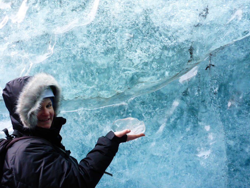 photo de moi dans une cave de glace en Islande