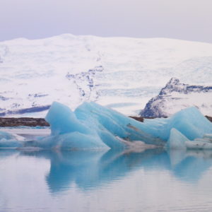 lac en islande avec des icebergs