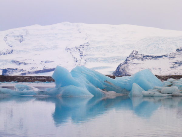 lac en islande avec des icebergs